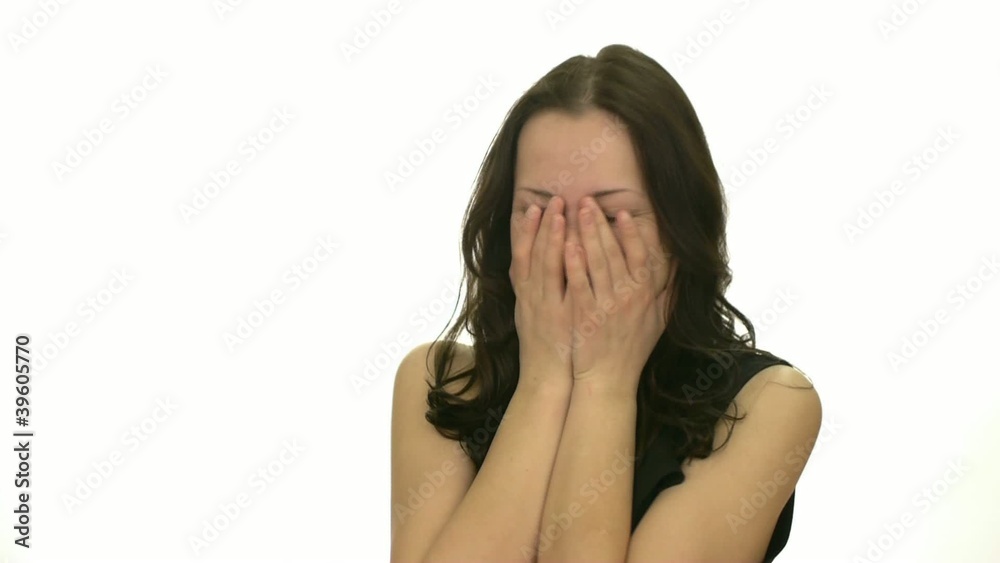 Junge Frau lacht und ist glücklich Junge Frau lacht und ist glücklich