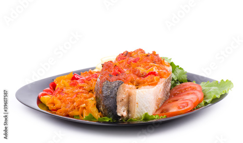 Fried salmon with grilled vegetable and tomato