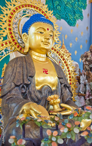 Buddha statue © ekkstock