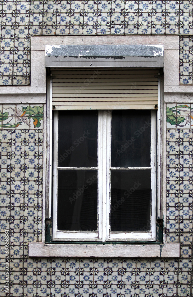 Fototapeta premium Lisbon window