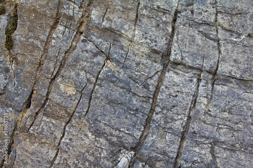 Felswand mit Rissen