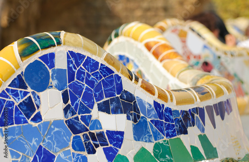 Fotografia Detail of mosiac bench in Park Guell, Barcelona