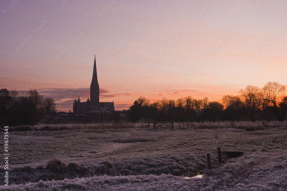 Obraz premium Salisbury cathedral on a winter morning