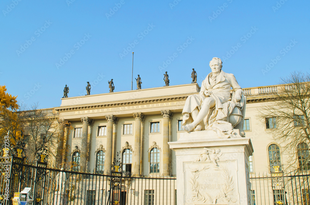 Obraz premium Monument of Humboldt in Berlin