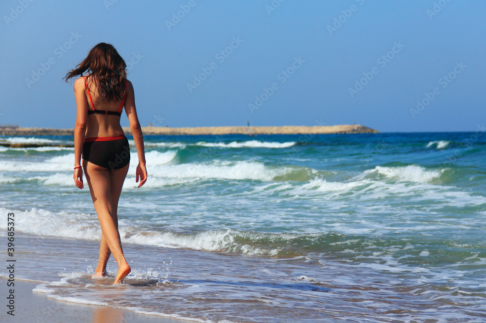 Fototapeta premium Beautiful girl on the beach