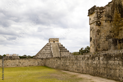 Chichen Itza: Great Ball Court, El Castillo and Temple of Warrio
