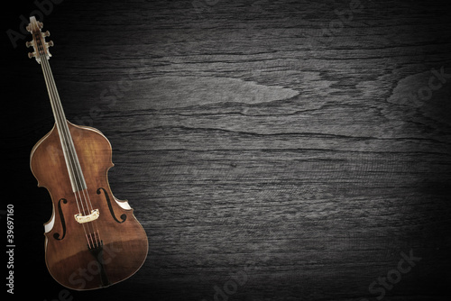 Old violin on vintage background © kongsky