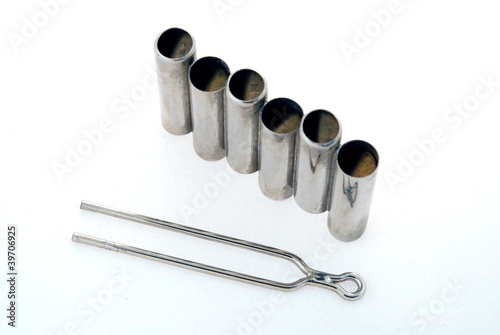 Fotografía Tuning fork and pipe for guitar
