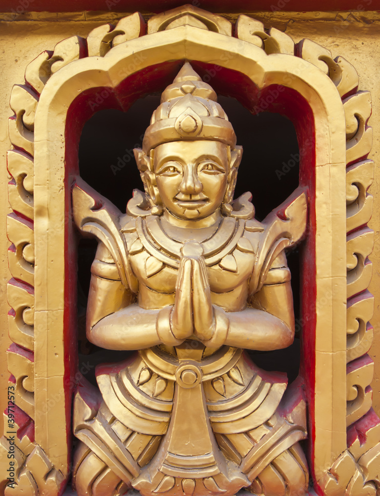 Fototapeta premium Thai statues on the temple wall.