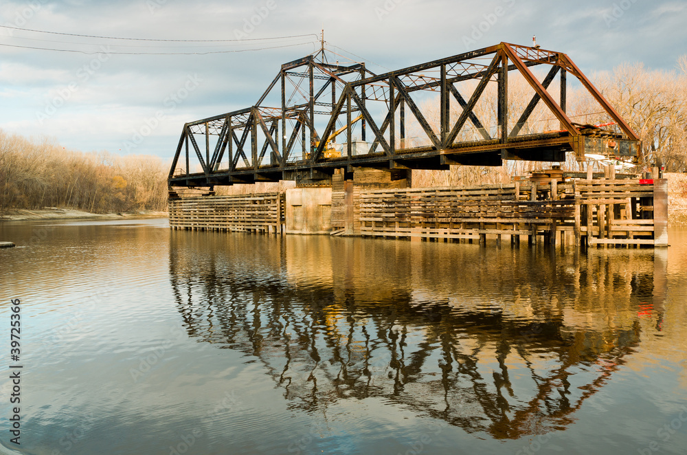 Obraz premium Old Swinging Train Bridge