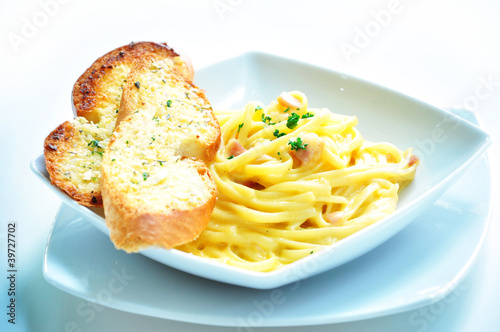 spaghetti white cream