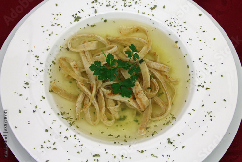 hausgemachte Frittatensuppe