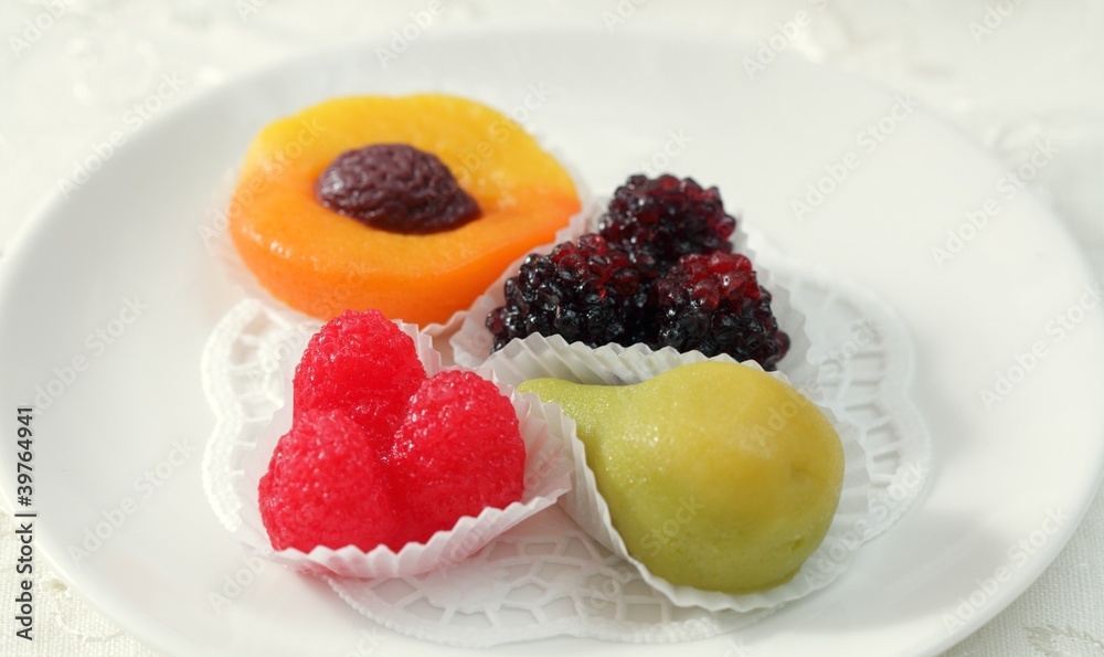 Fruit candies:blackberry,raspberry,peach,papaya Fruit candies:blackberry,raspberry,peach,papaya