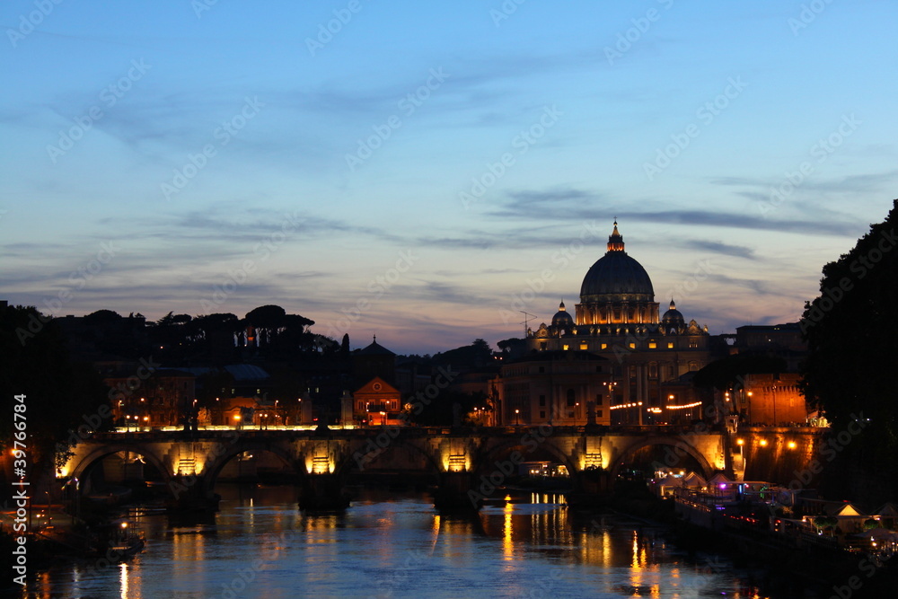 Vue sur la basilique Saint-Pierre de Rome - Italie Vue sur la basilique Saint-Pierre de Rome - Italie