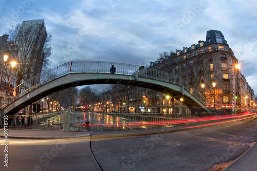 Passerelle au canal st martin - Paris - France