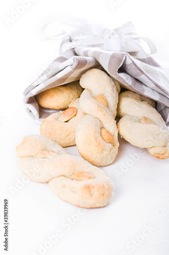 Intorchiate biscuits.