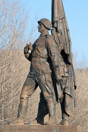 Памятник Советским воинам на зеленом мосту в Вильнюсе