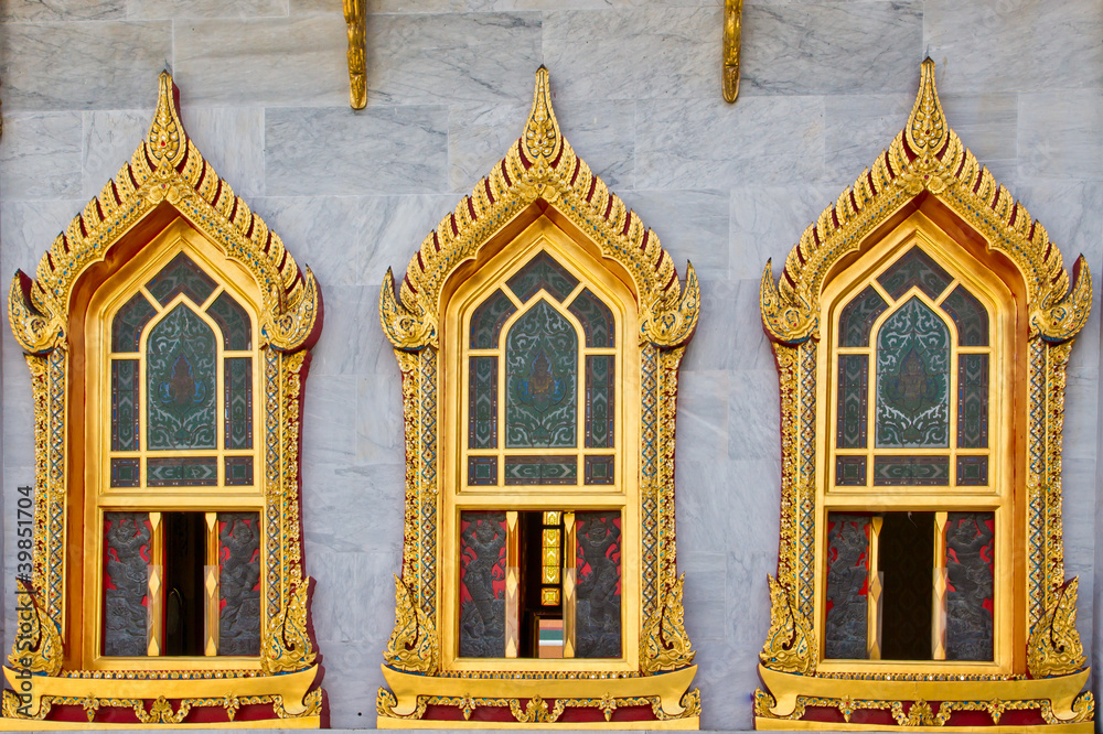 Obraz premium Windows in The Marble Temple, Bangkok