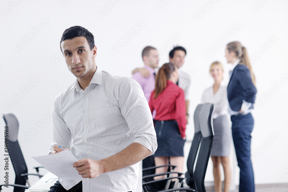 Obraz premium young business man at meeting