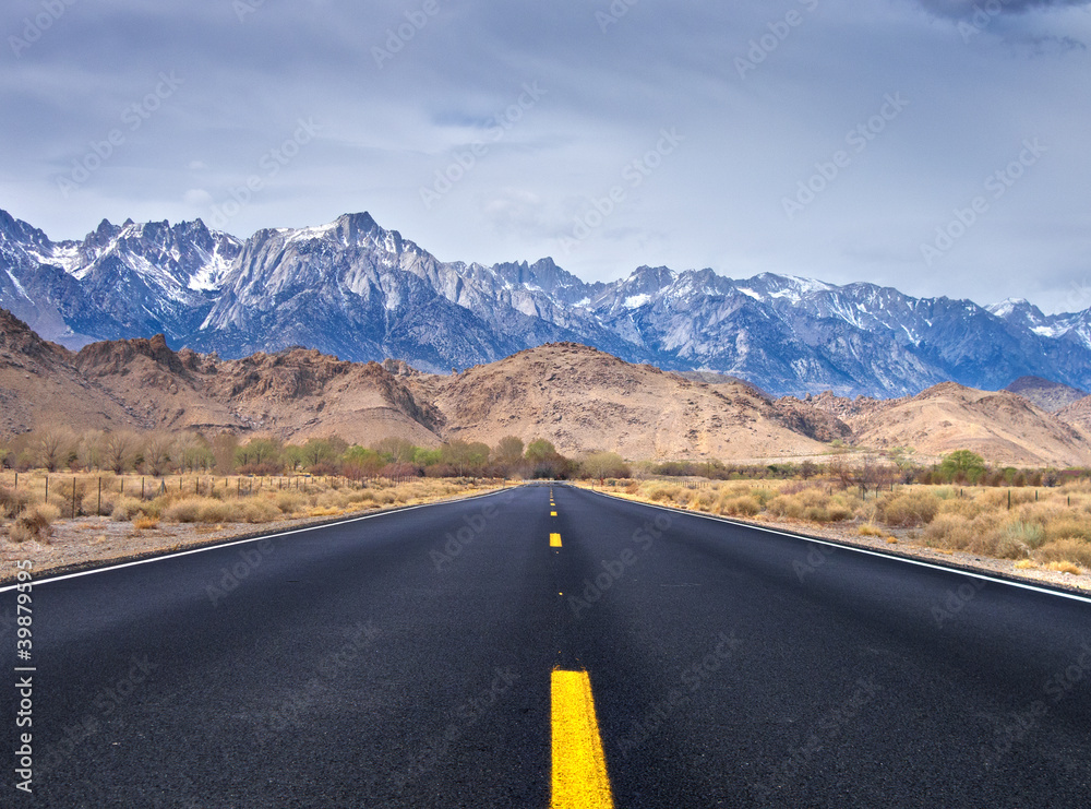 Fototapeta premium Road to Lone Pine