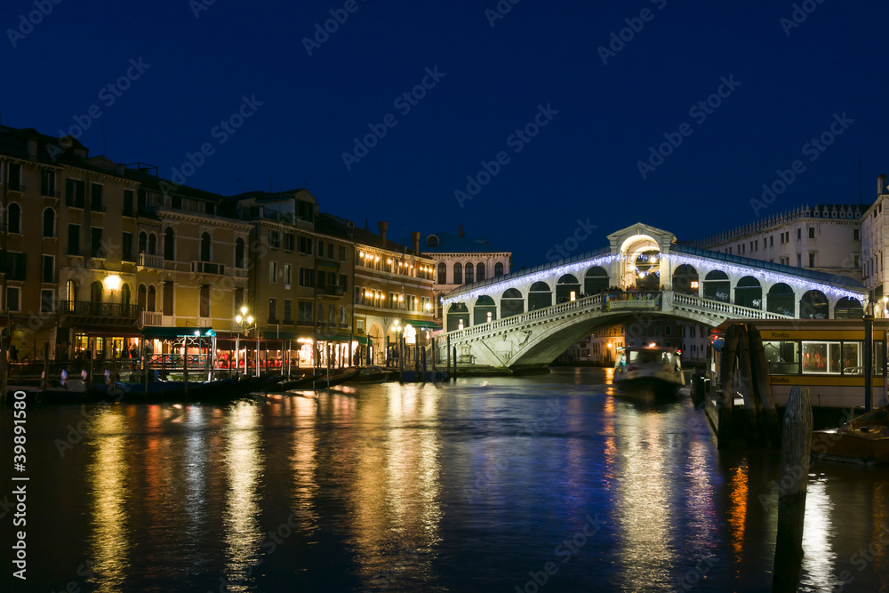 Rialto bridge at dusk in Venice
