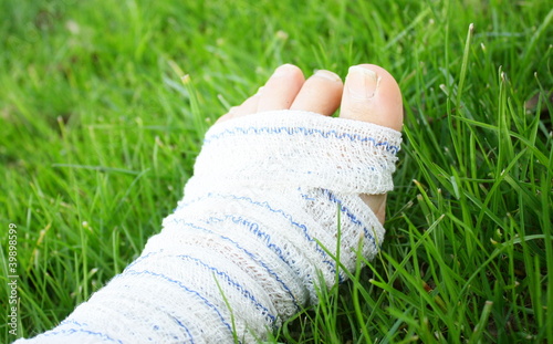 bandage du pied sur accident de sport