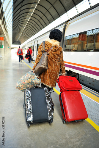 Mujer con maletas en la estación de Santa Justa, Sevilla photo