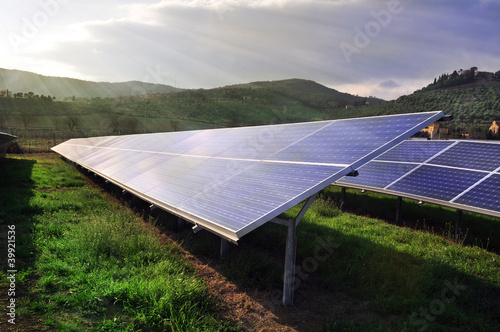 Pannelli solari illuminati dal sole