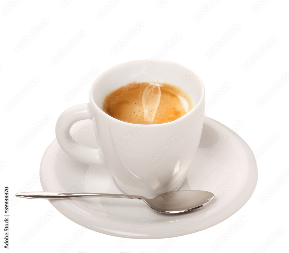 Caffè espresso in tazza su sfondo bianco