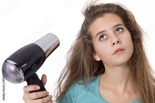 Obraz na plátně Adolescente se sèche les cheveux