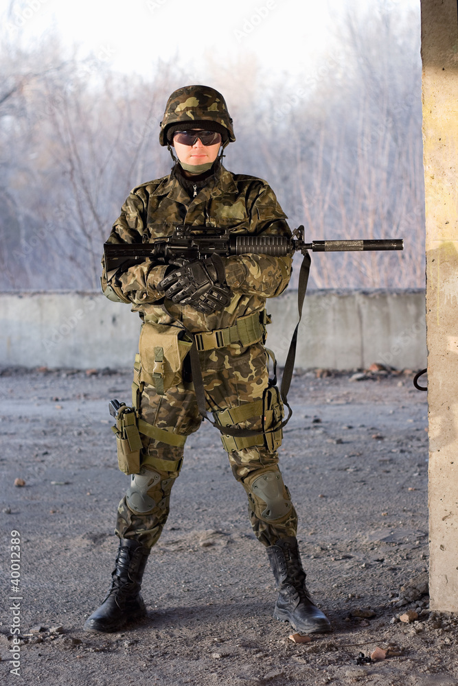 Naklejka premium Dangerous guy with a rifle