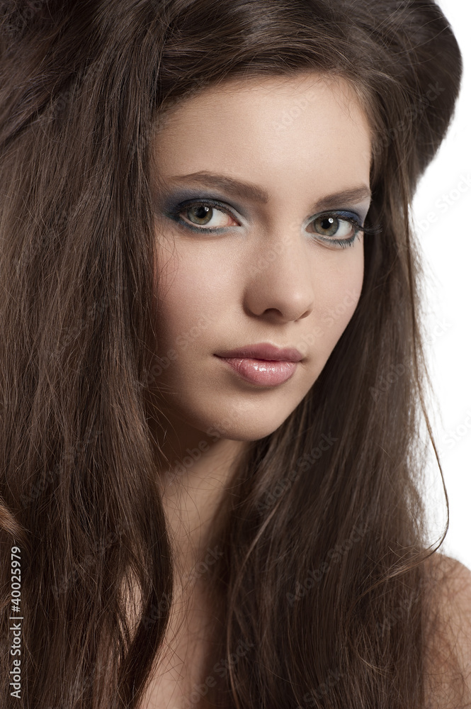 Fototapeta premium brunette with blue eye makeup