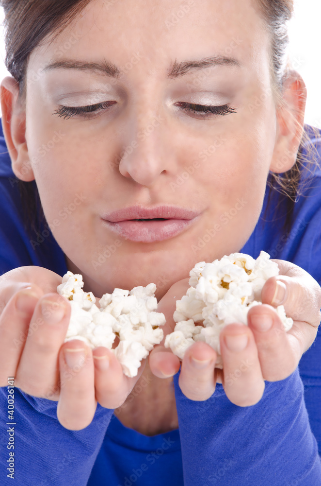 .frau mit popcorn .frau mit popcorn