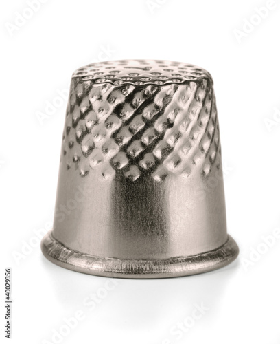Metal sewing thimble
