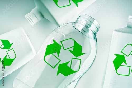 Canvastavla plastic containers with recycle symbol
