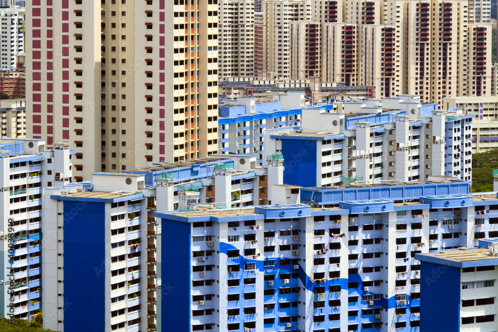 Obraz premium Skyscrapers and High-Rise Flats in Singapore. Urban Architecture Blending Residential Living with a City Skyline