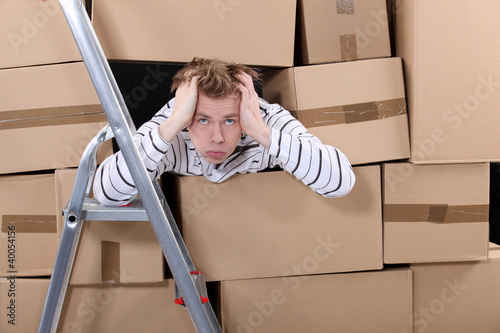 Tapety artystyczne Stressed factory worker