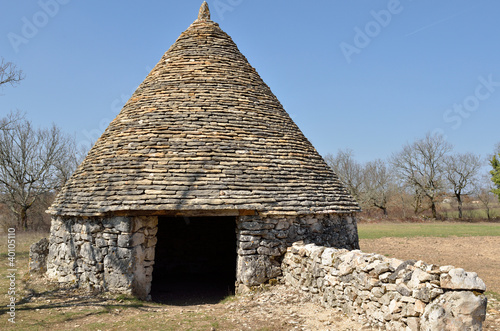 Cabane en pierre sèche du Quercy photo