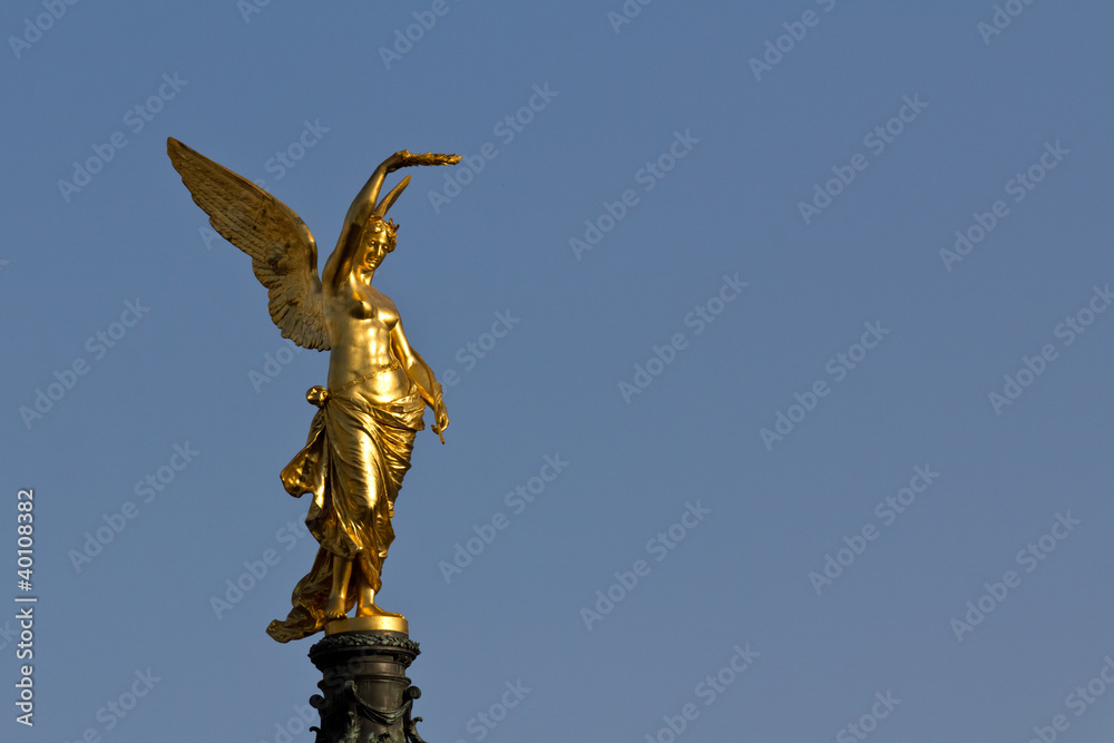 Fototapeta premium Golden statue
