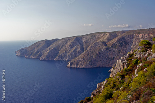 Klifowe wybrzeże greckiej wyspy Zakynthos