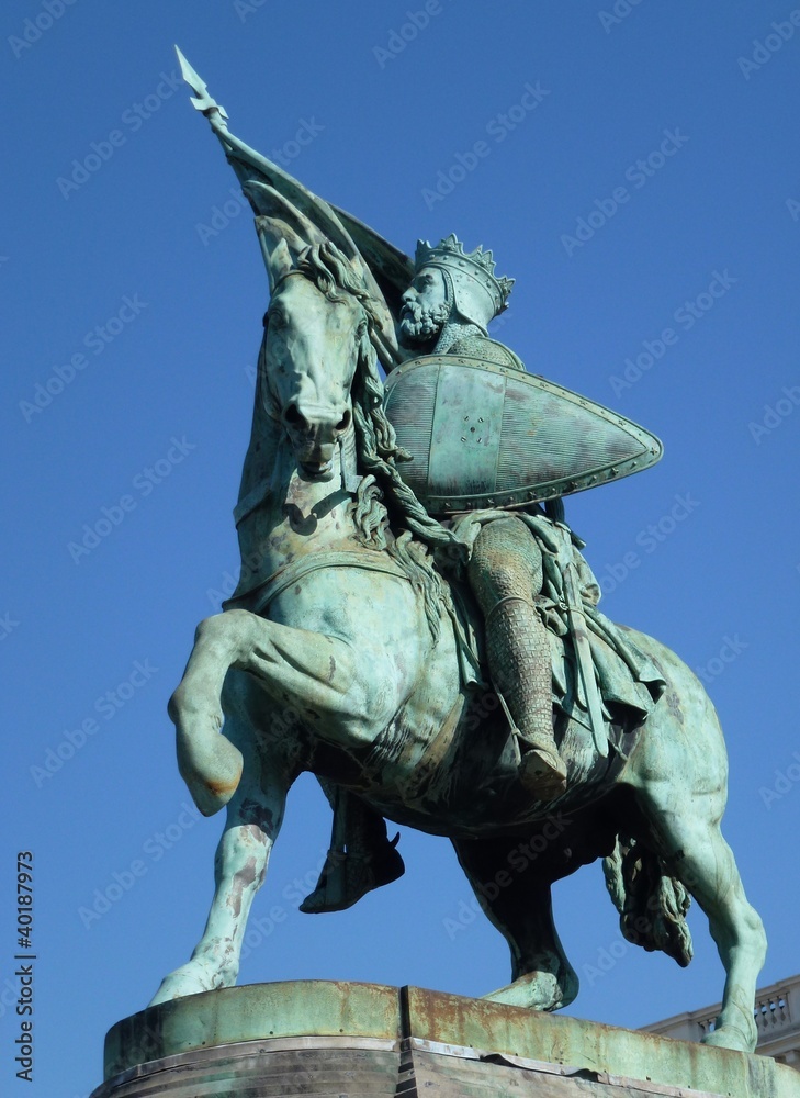 Obraz premium A statue of Godfrey of Bouillon in Brussels in Belgium