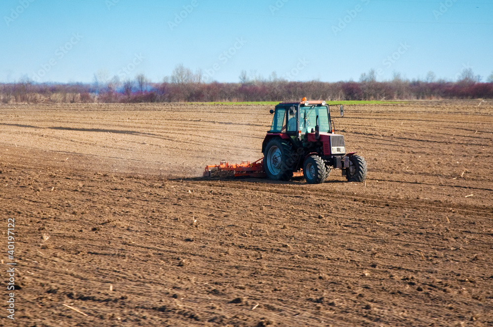 Obraz premium Tractor in the field