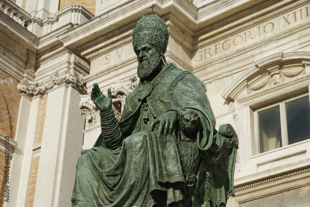 bronze monument of Pope Sisto V, Loreto