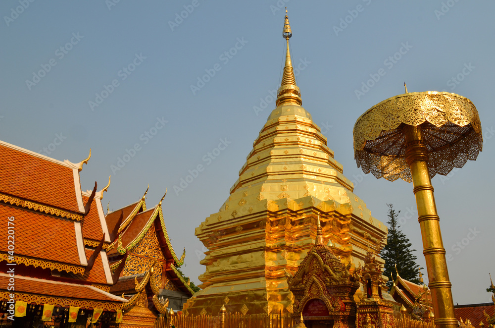 Fototapeta premium Visite du temple de Wat Phrathat Doi Suthep