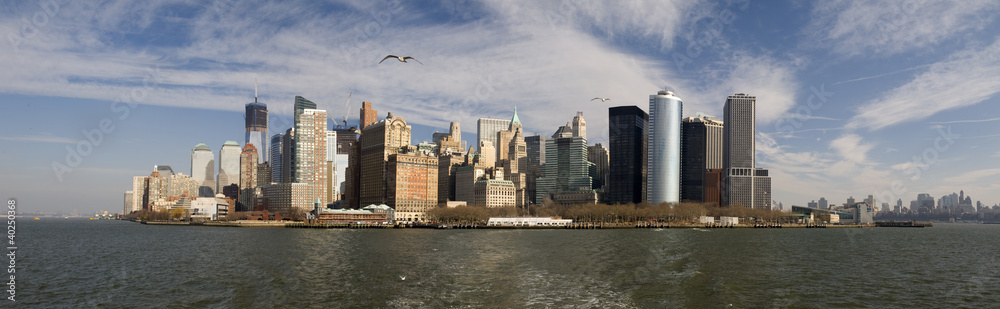 Obraz premium Manhattan Skyline nad wodą