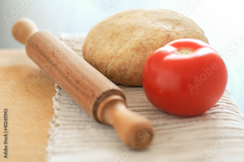 Pasta integrale con pomodoro e mattarello