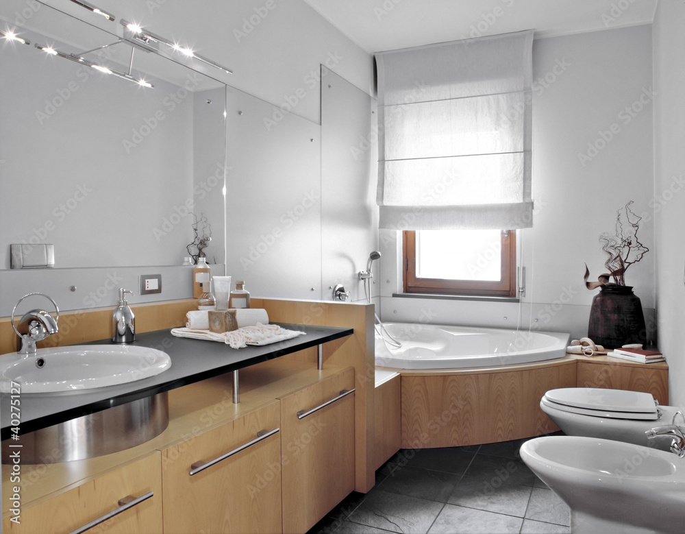 bagno moderno con vasca angolare Stock Photo | Adobe Stock