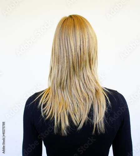 coupe de cheveux blonds dégradés