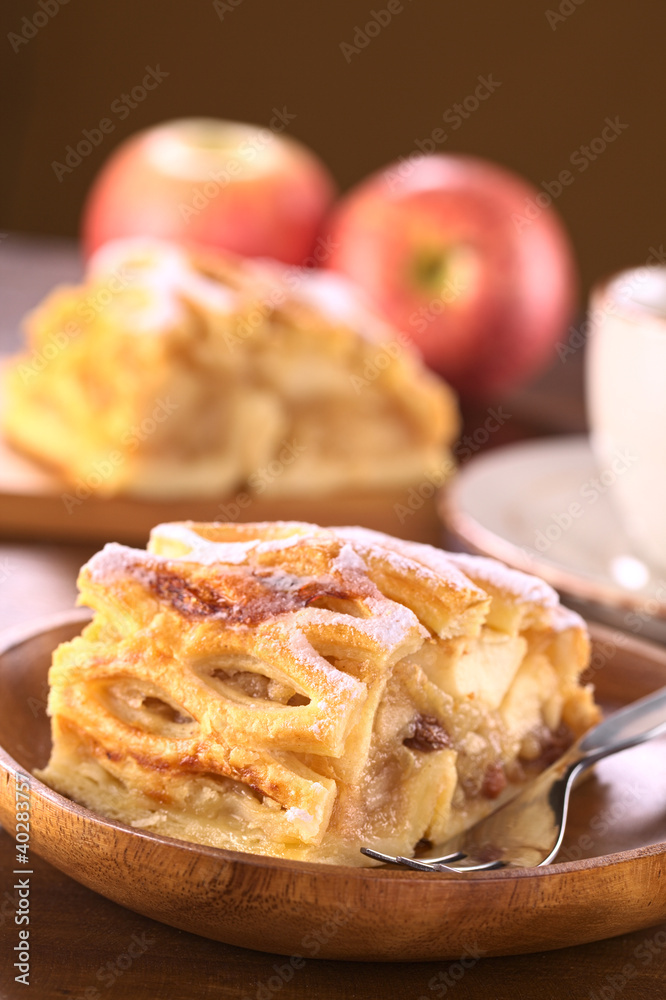 Apple strudel with raisins