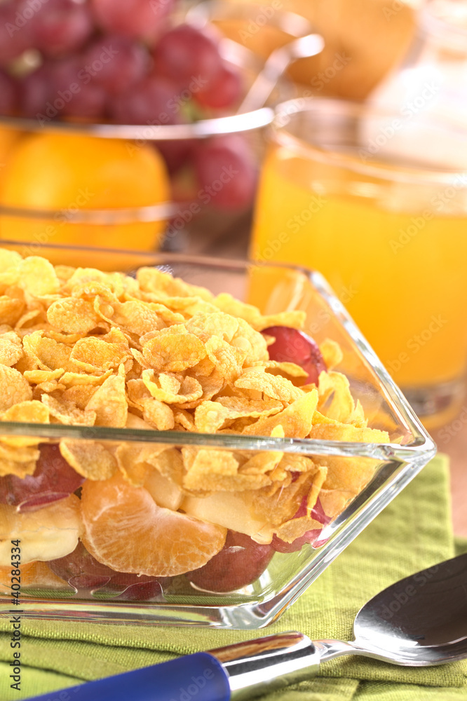 Fresh fruits with corn flakes Fresh fruits with corn flakes